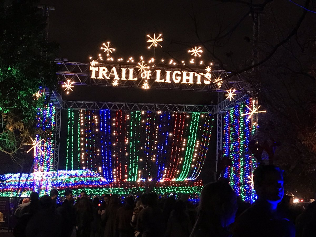 ca_blackdiamond's tweet photo. What do Black Diamond Athletes do at the Trail of Lights....stunt of course! #trailoflights #atx #tol #tiod #thisisourdestiny @CA_AustinTX https://t.co/C7mMLKScWt
