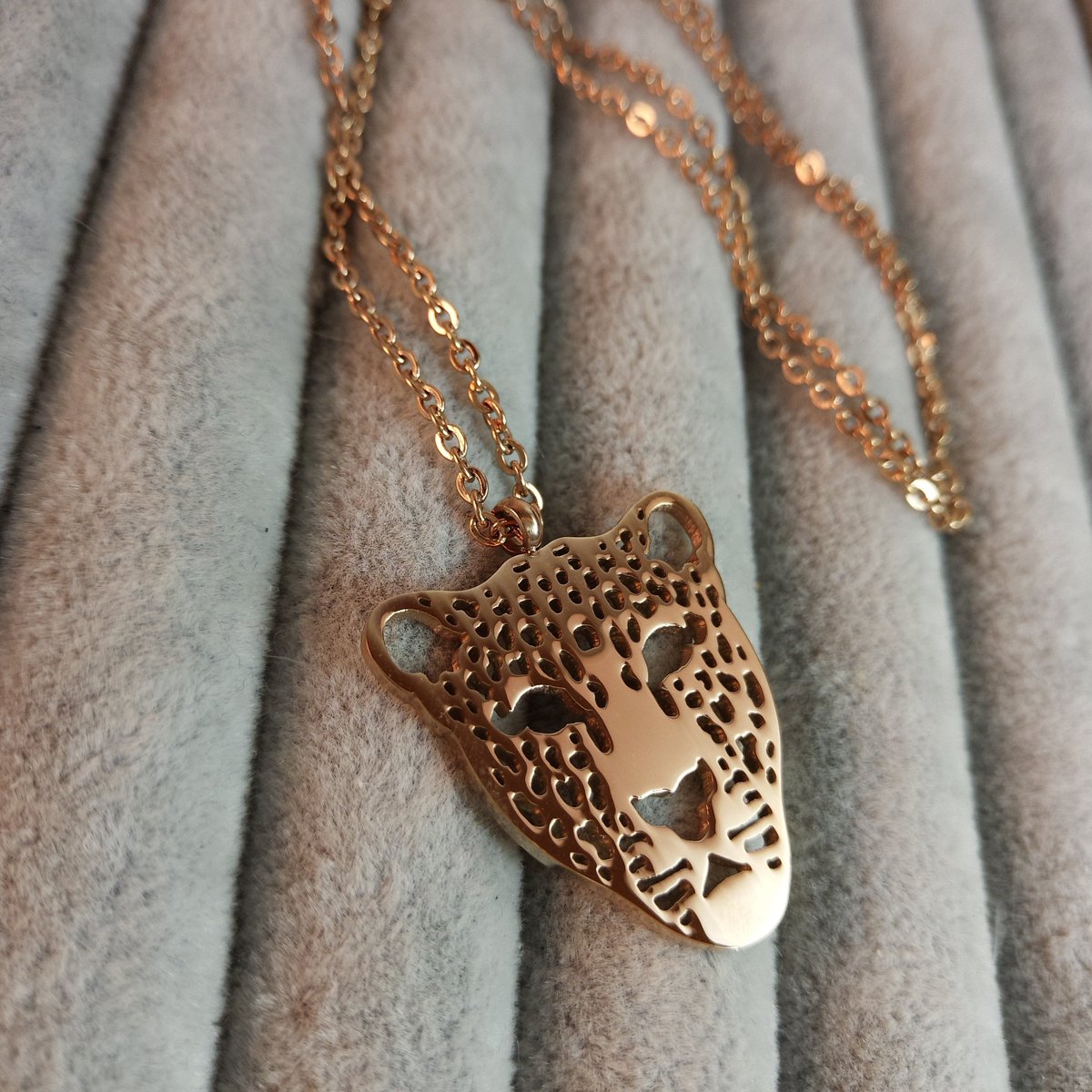 WisticJewelry's tweet photo. Jewelry as a Christmas Gift: the perfect gift for her. Free Secure https://t.co/Ib3eCUW35G today https://t.co/wsZyS9zwNx https://t.co/luE4IFmWqY