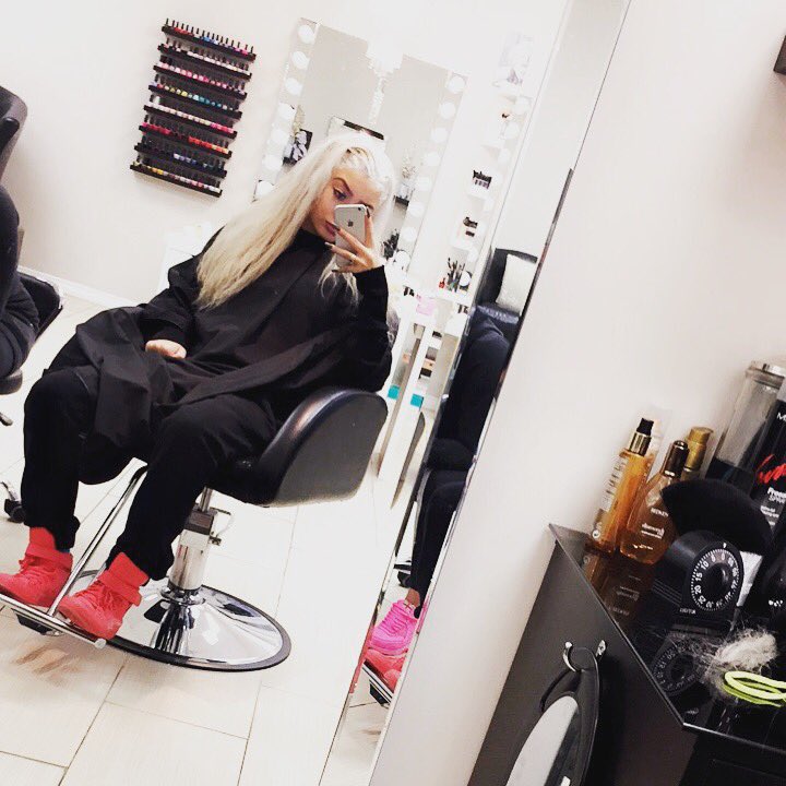 PAMELAAMERCEDES's tweet photo. Got my roots touched up by #avantesalon 😍😍 https://t.co/49oJv0Wp3Y