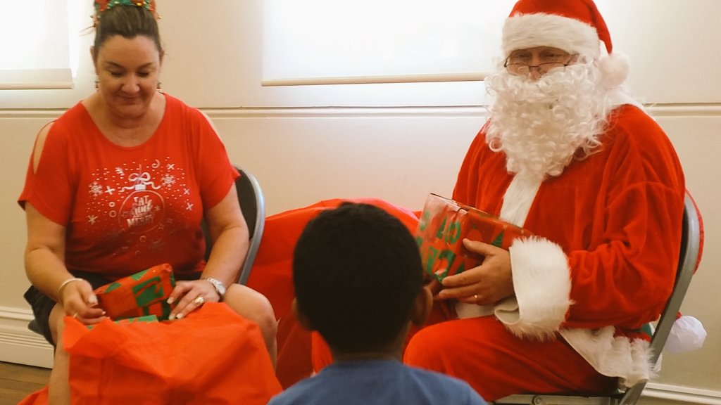 RFitall's tweet photo. @WA_Police Santa Rick at #Koolkuna's Family Christmas Party today π
π
https://t.co/lMqFQE4nTF