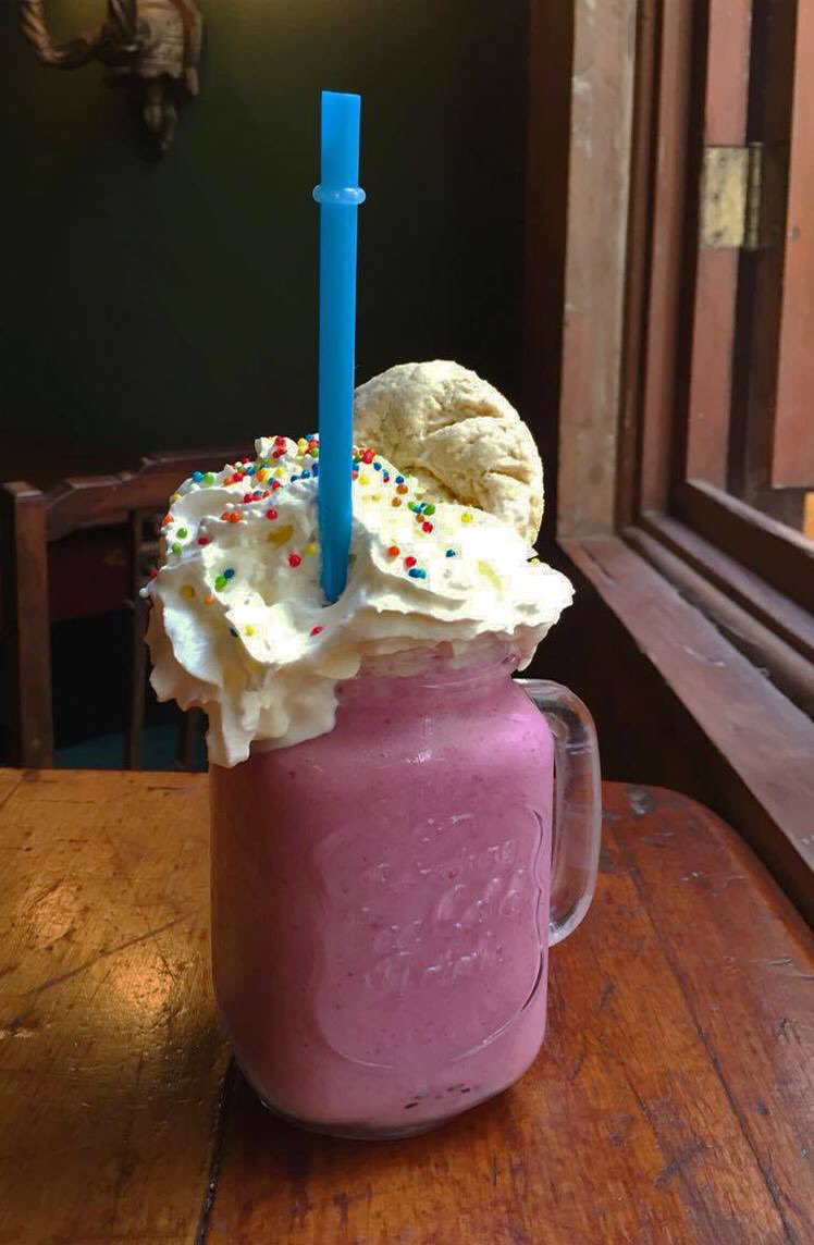 WonderlandCafe tweet media