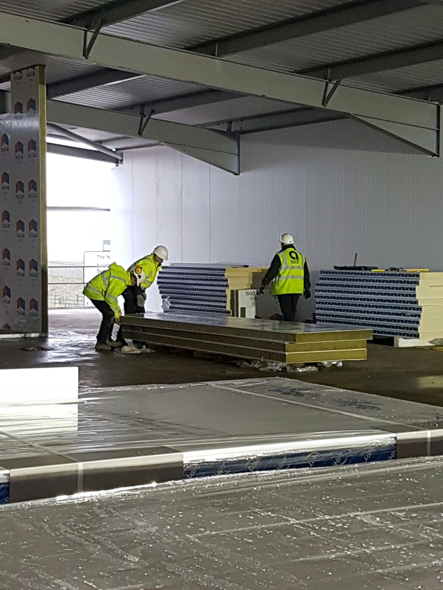 foodmaintenance's tweet photo. internal walls going up at our #newbuild #foodfactory @MTJ_tweet @FoodManufacture https://t.co/qQNjotezGK