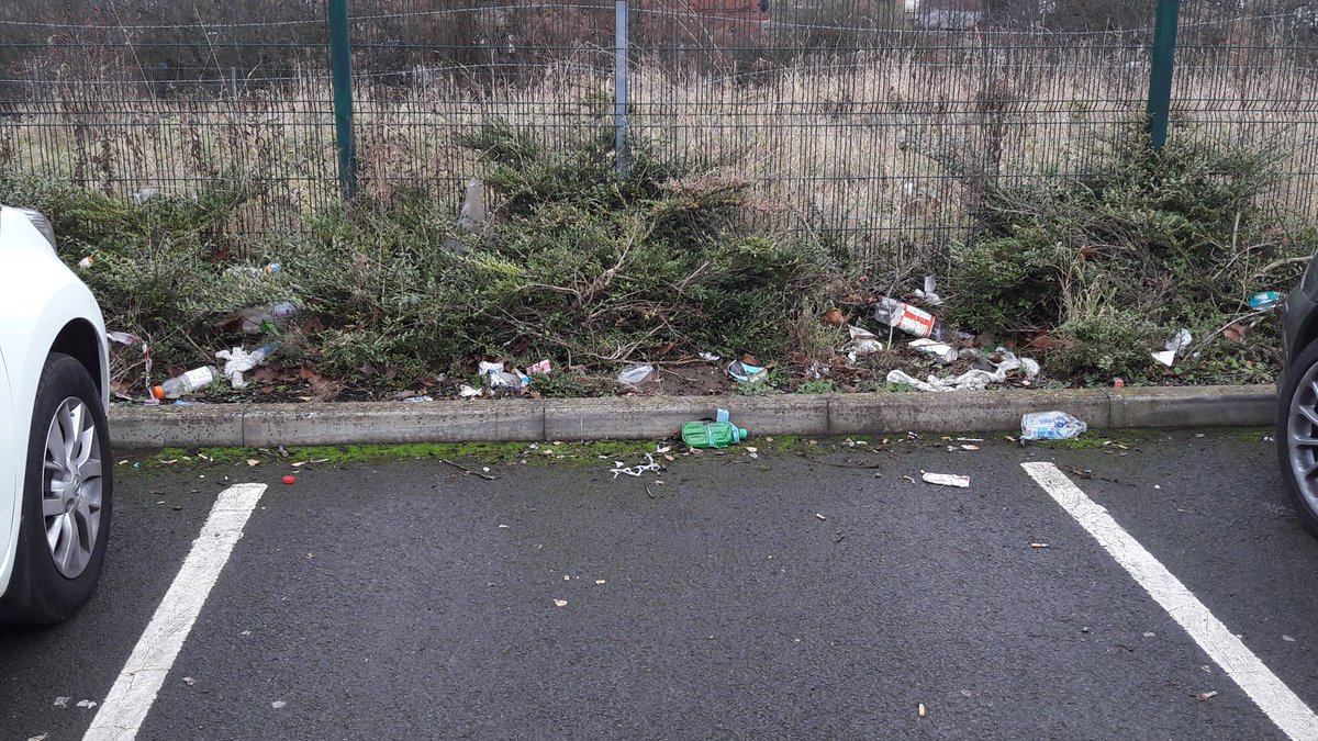 dblake76's tweet photo. @Mark_Spencer popped to Ashgate retail park in Hucknall with my young daughter.  Rubbish everywhere, total disgrace.  Who is responsible? https://t.co/S9G1StifPh