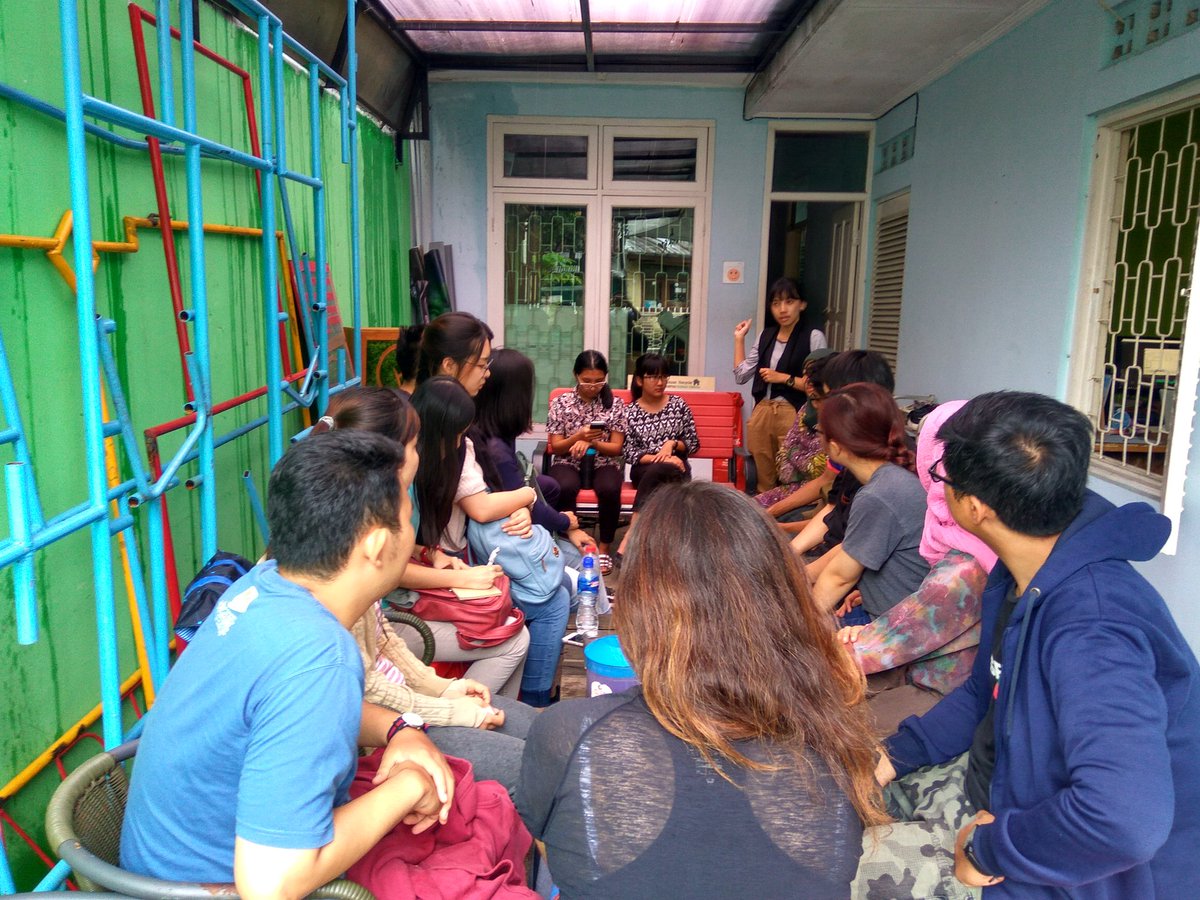 greenerationid's tweet photo. Memperkenalkan Greeneration Indonesia kpd teman-teman yg tergabung dlm I-green Project @AIESECBANDUNG. #GInfo https://t.co/jk9svnGJW5