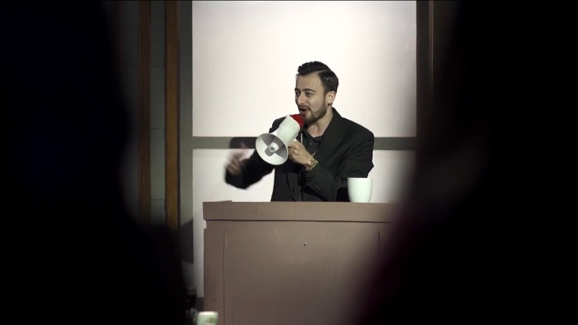 Mr. Khan mau menyampaikan apa ya kira2? #NETDramaQueen_25