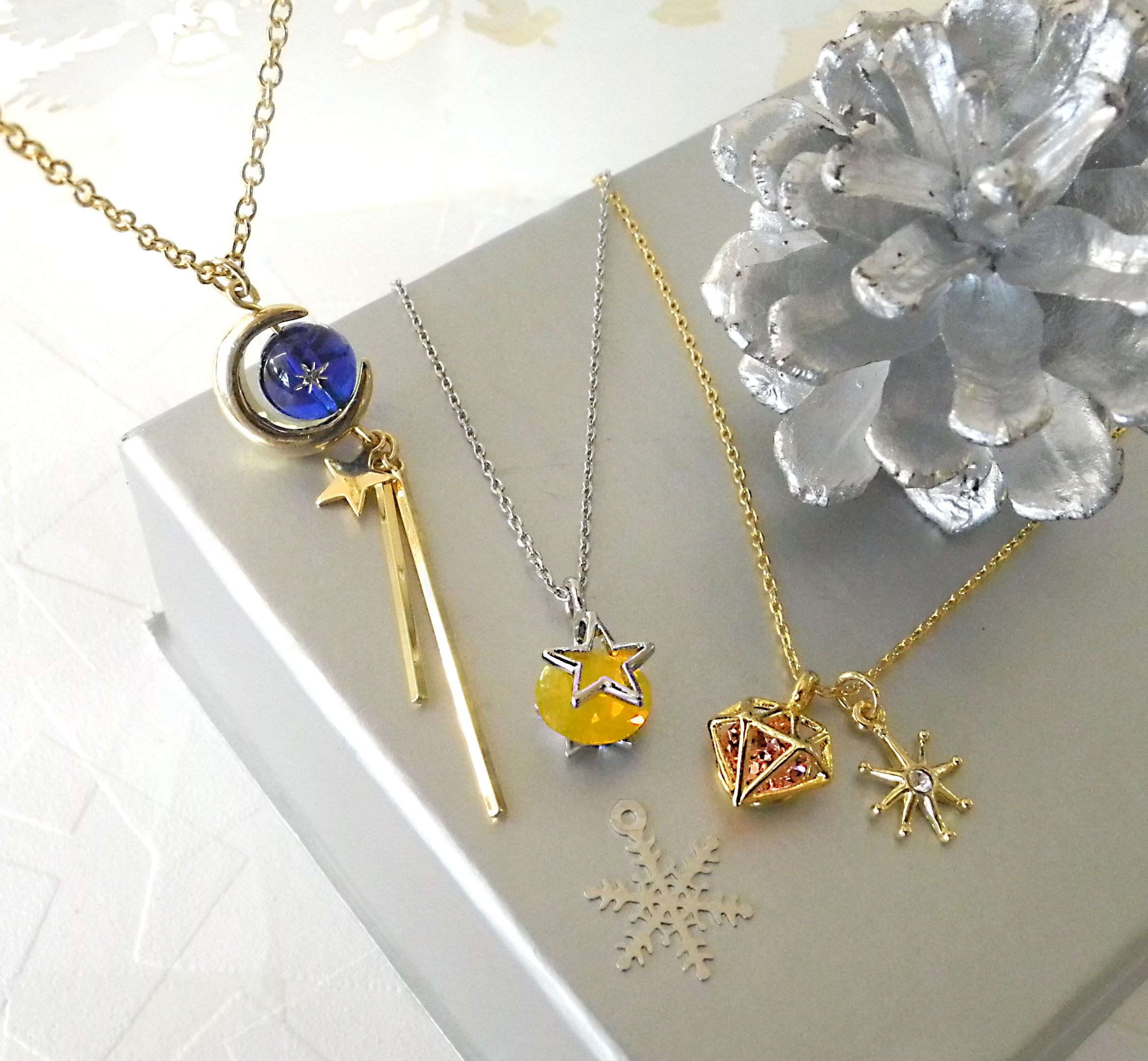 パーツクラブ Al Twitter クリスマスプレゼントにも ハンドメイドのネックレス 挟むだけの手軽さが人気のジュエリー クリップに 待望の星型とジュエル型が新登場 輝きが際立つ シンプルな1粒アクセサリーが簡単に作れますよ クリスマスプレゼントにハンドメイド
