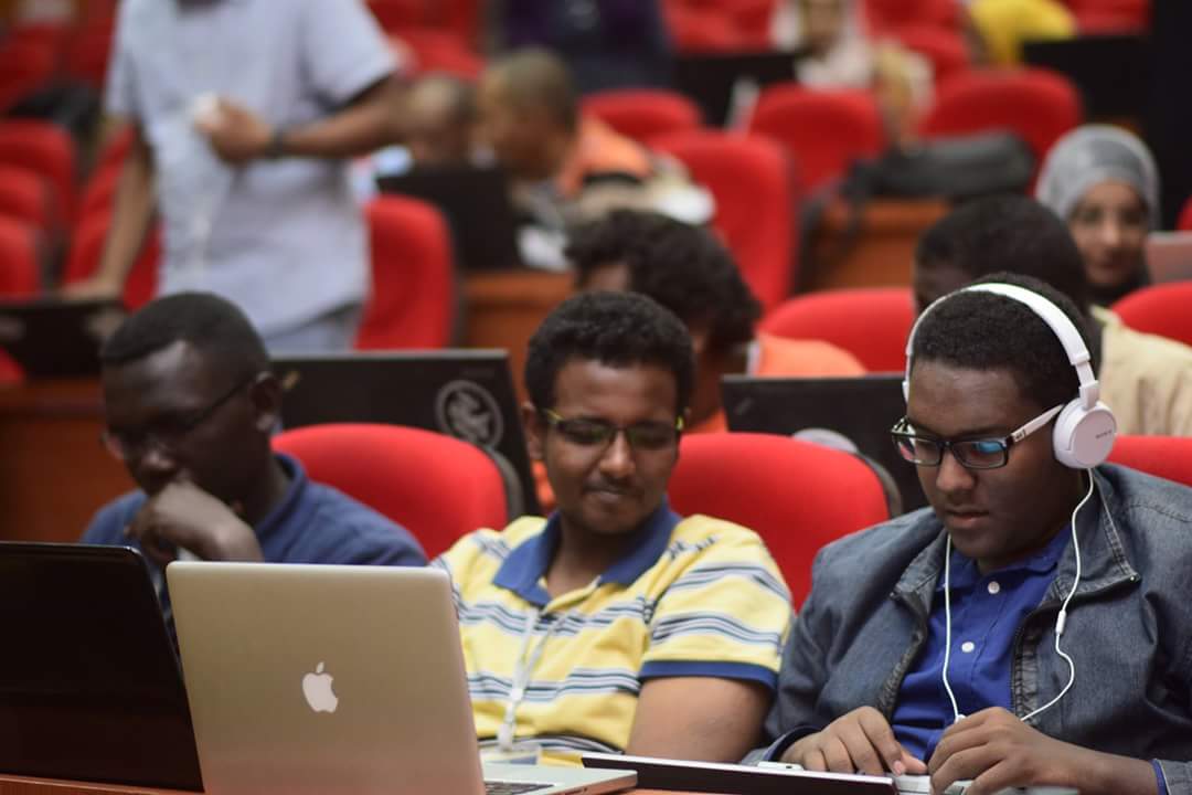 AiMastering's tweet photo. #Day2
Minutes till we start ! 
#Docker
#Linux
#MasteringAI
#DataScience
#MachineLearning https://t.co/DJCdvBe3Wk