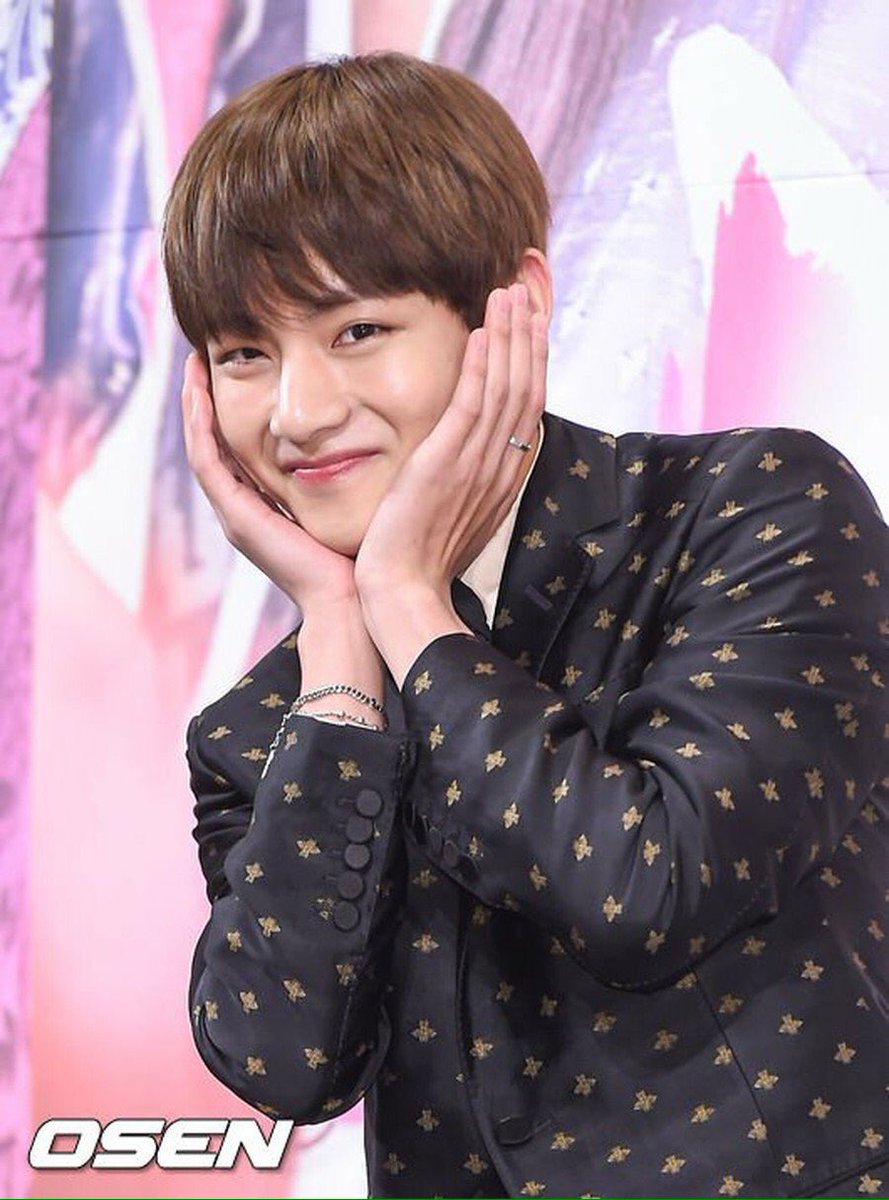 bangtan_russia's tweet photo. [ПРЕССА] Тэхен на пресс-конференции, приуроченной выходу дорамы "Хваран: Начало" https://t.co/Q7uFwv0zd8
