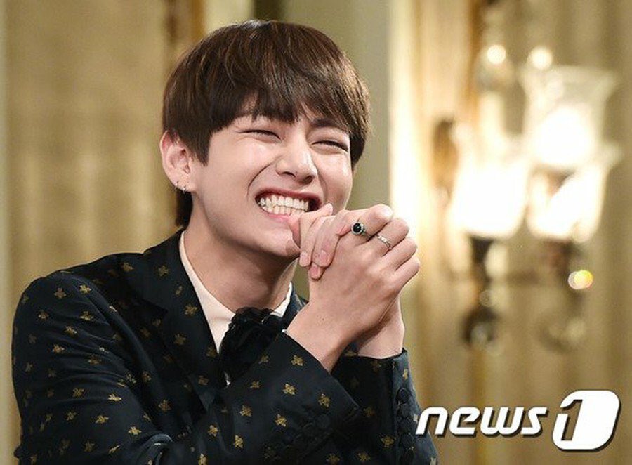 bangtan_russia's tweet photo. [ПРЕССА] Тэхен на пресс-конференции, приуроченной выходу дорамы "Хваран: Начало" https://t.co/Q7uFwv0zd8