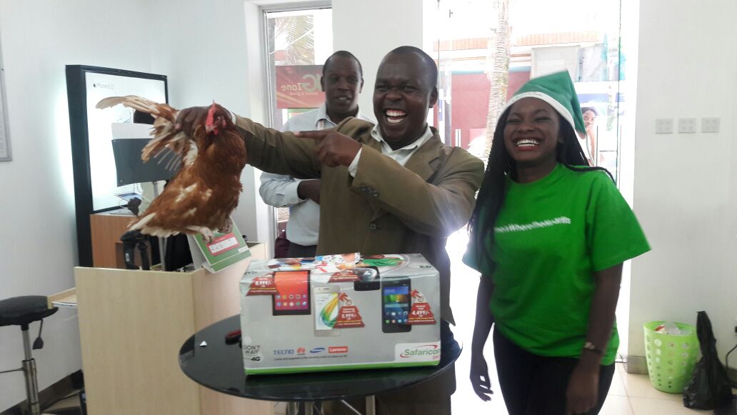 Everyone is going kukuu🐣🐣🐓🐓 all over Kenya! Check out these happy faces at Junction,Kitui and I&amp;M. #HomeIsWhereTheHeartIs #SafaricomXmas