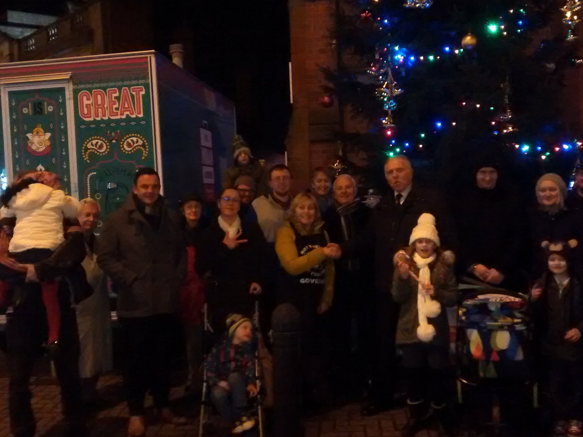 AlexanderGrosv2's tweet photo. 2day is #christmasincotteridge Santa comes 2 town & mini Xmas #GAFFmarket #charity 3 -7.30pm @CotteridgeJI @KingsNortonPrim @B38KingsNorton https://t.co/xZzI4kMqRx
