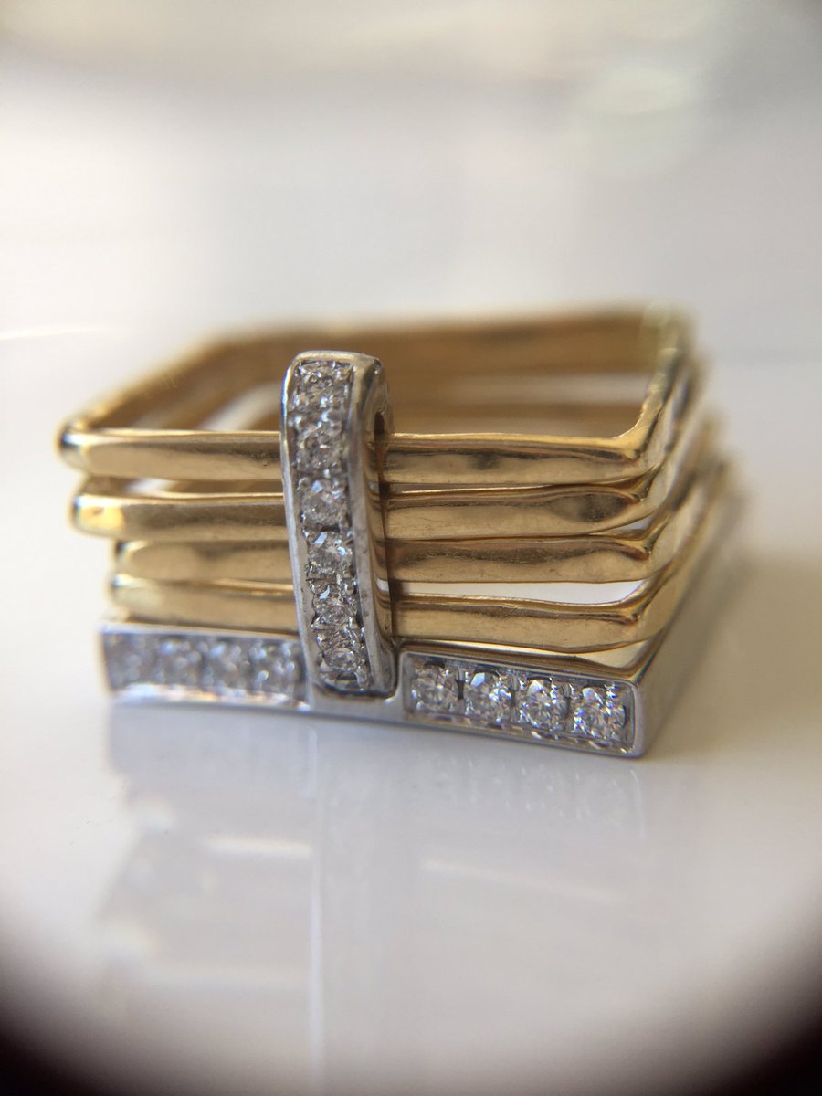 LarissaLandinez's tweet photo. A one of a kind engagement and wedding ring for more: https://t.co/eGM3R3XSH4 #squarering #designthinking https://t.co/cDZnYoB4VF