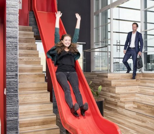 Kantoren lijken steeds vaker op een speeltuin. 
mt.nl/business/52883…