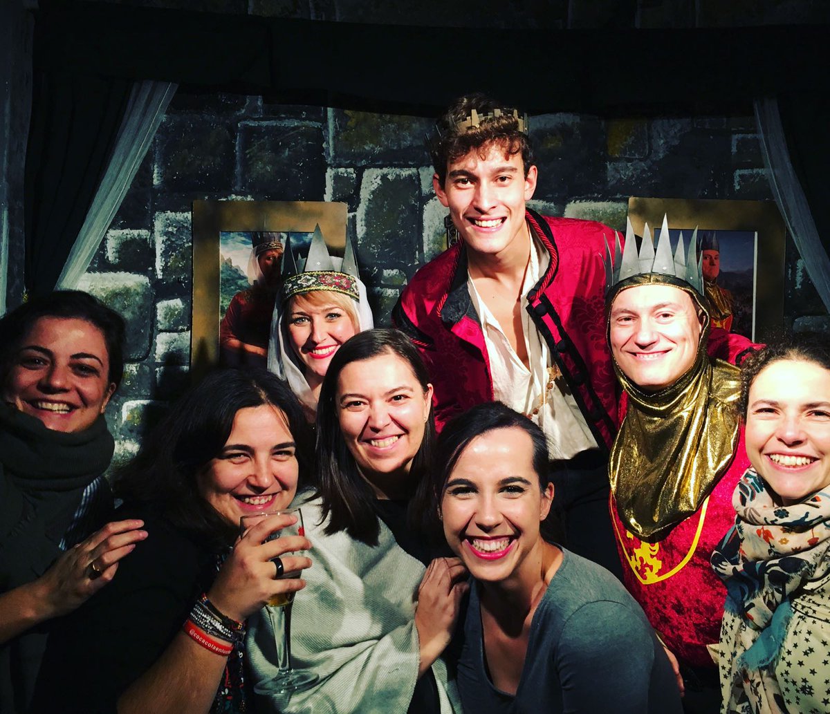 BelenRuizOcana's tweet photo. Qué genial #MicroHumberto en @microteatro, vaya risas con este príncipe confuso... https://t.co/67cBFymeNd