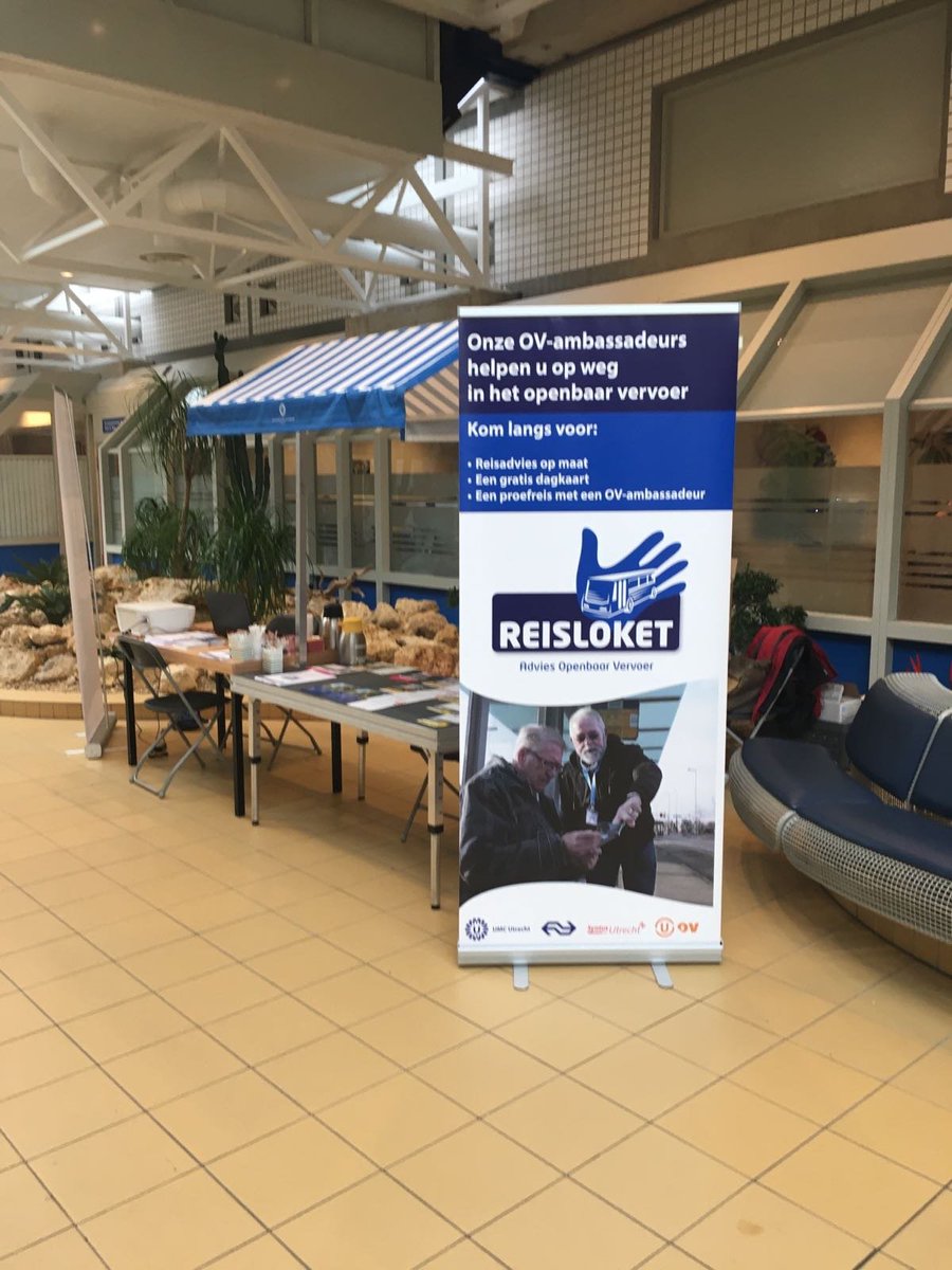 BereikbaarOost's tweet photo. Het #UMCU reisloket staat bezoekers bij met alle vragen over het reizen per OV. Een mooie bijdrage aan verbeteren bereikbaarheid van #USP https://t.co/hWRP1sf93M