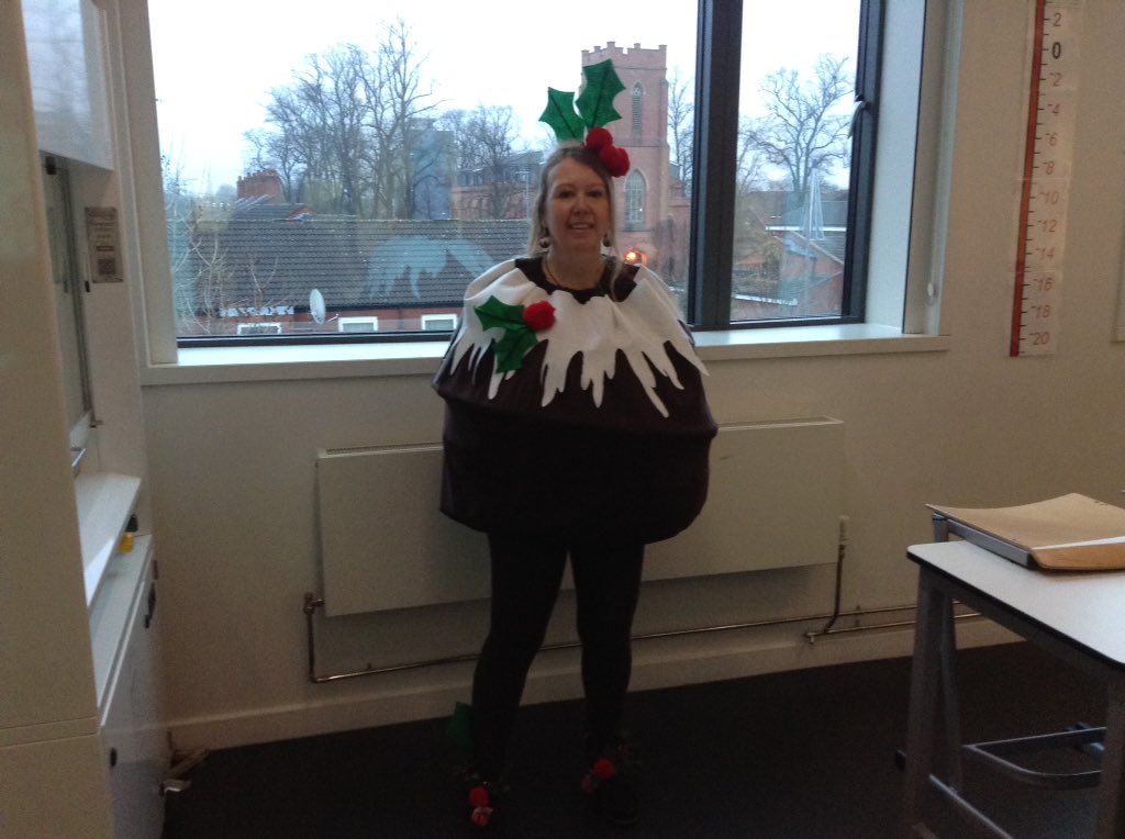 ScienceSSA's tweet photo. Happy holidays everyone! #Mrs McKenzie#pudding#chemistry#science#festivity@SidneyStringerA https://t.co/FcjRWeN4av