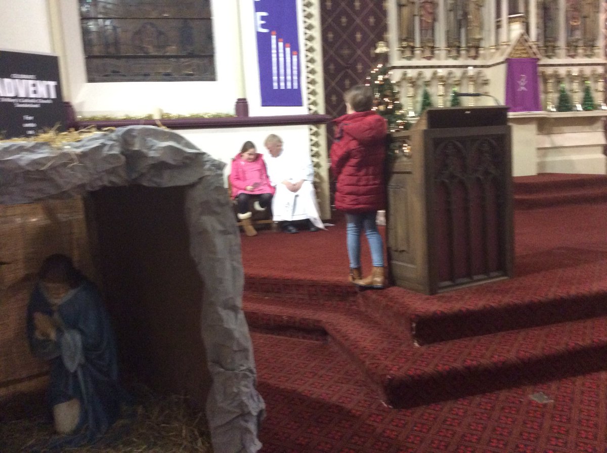 StMarysSchoolRC's tweet photo. Year 4 celebrating the Sacrament of Reconciliation. #beautifulservice https://t.co/9v74PA3HiN
