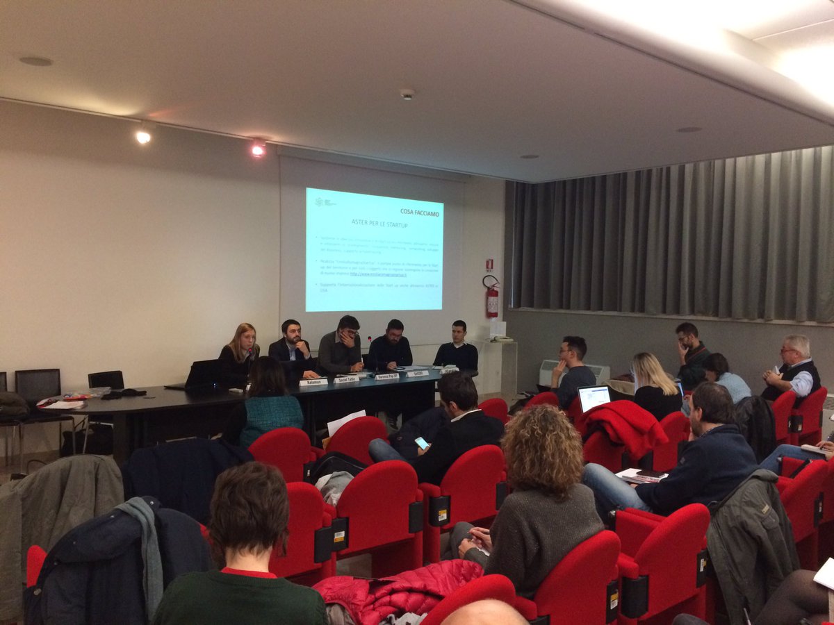 A #ravennacreativa Sara D'Attorre di <a href="/Aster_ER/">Aster</a> racconta le opportunità di #areas3 per i giovani con alte competenze! <a href="/monesisara/">sara monesi</a> <a href="/erstartup/">EmiliaRomagnaStartUp</a>