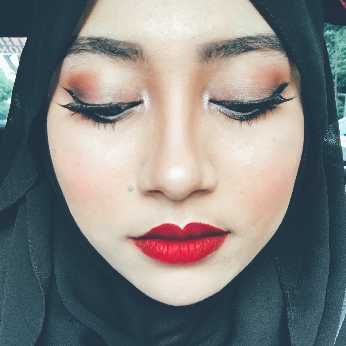 ✖️Today's X'mas make up look
#makeupjunkie #makeupaddict #sghijab #xmasmakeup