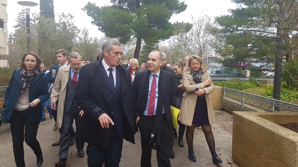 ecomnews_live's tweet photo. En direct #Montpellier Déambulation dans le quartier #Mosson avec @saurel2014 @Montpellier3m et Nicolas Grivel Directeur @AnruOfficiel https://t.co/1iOp8aNOxM
