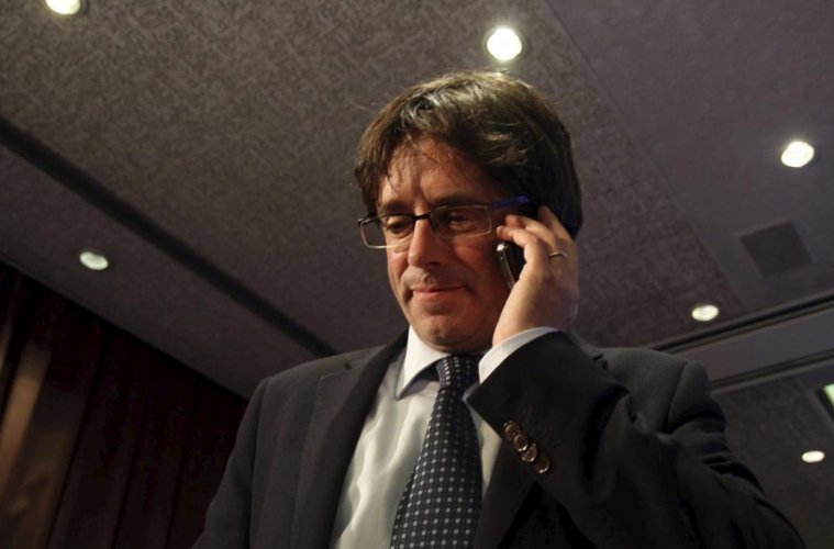 HacheTorcal's tweet photo. -Felipe, ¿cómo estás?
-Hola Carles
-Tengo una propuesta. Si dices Marimorena, nos pensamos eso de ser españoles.
#SiElReyDiceMarimorena https://t.co/6IvLeBh1Xn