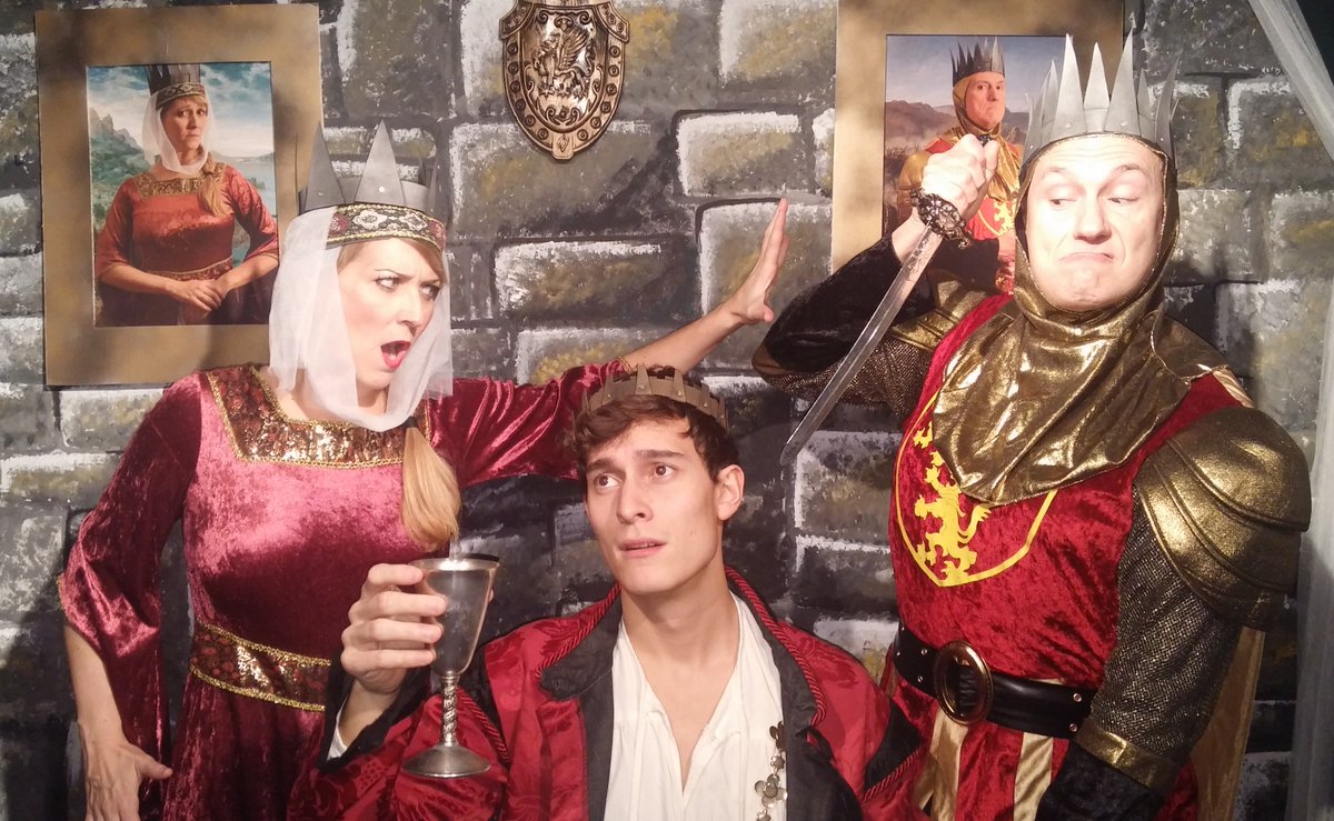 microteatro's tweet photo. La llamada del deber no ha de ser desatendida, pero Humberto XIII de Coslavia se resiste a ello ¿Escogerá el buen camino? #MicroHumberto 20h https://t.co/iLhXwWphdB