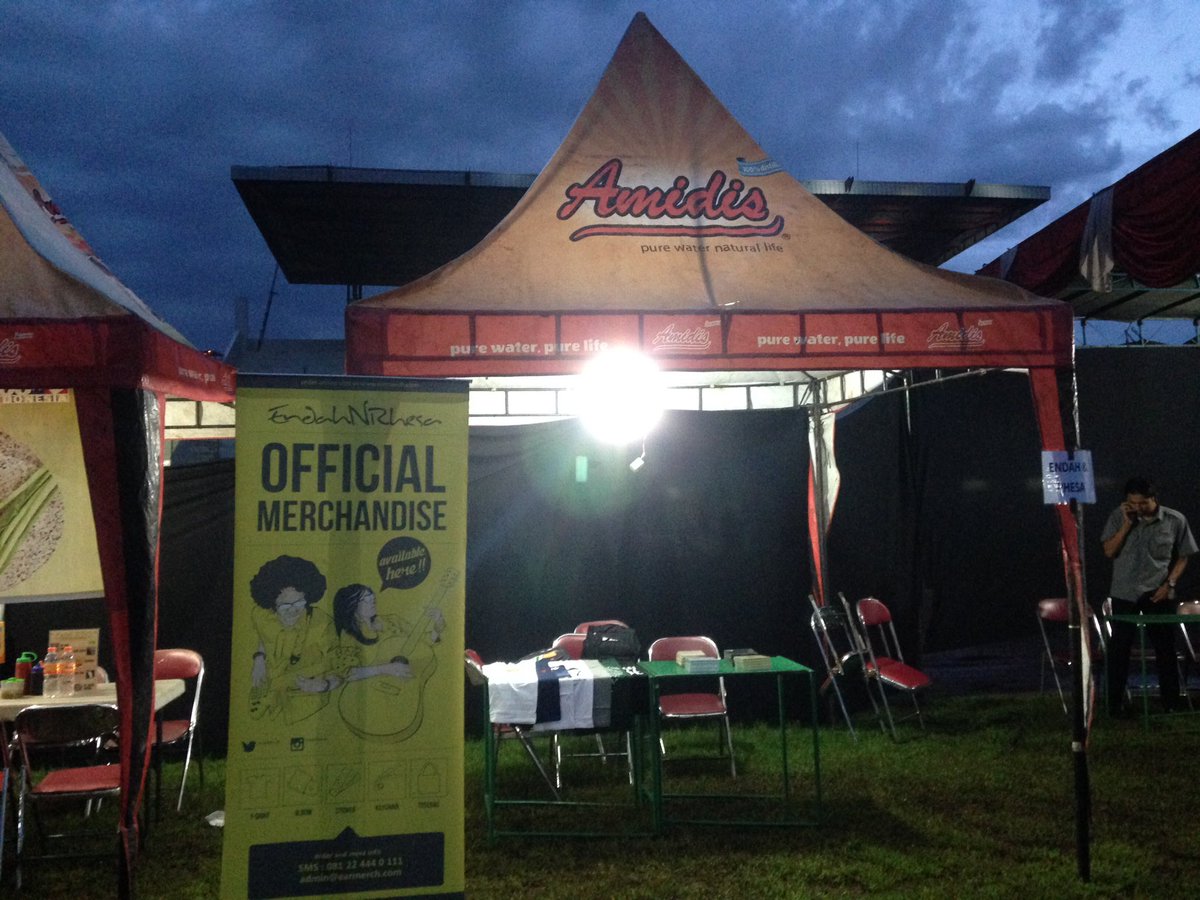 earMerch's tweet photo. Hallo Semarang..
Datang yuk ke Dinasty 2016 90's Party @DiesUndip59 
Stadion Undip Semarang..
Mampir ke booth earMerch yes https://t.co/Cyv1OScBxG