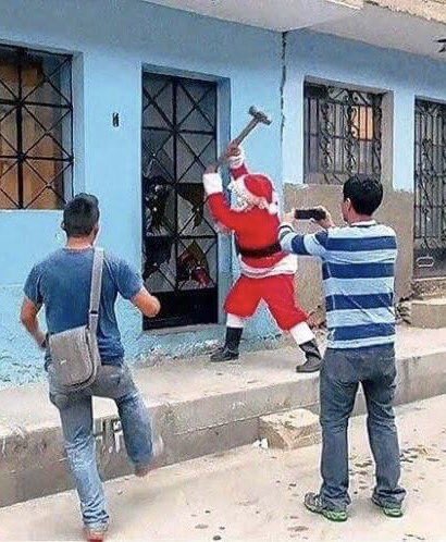 Abre essa porta porque você foi a única pessoa que me pediu um panetone fitness e eu não vou voltar com isso pra Lapônia.