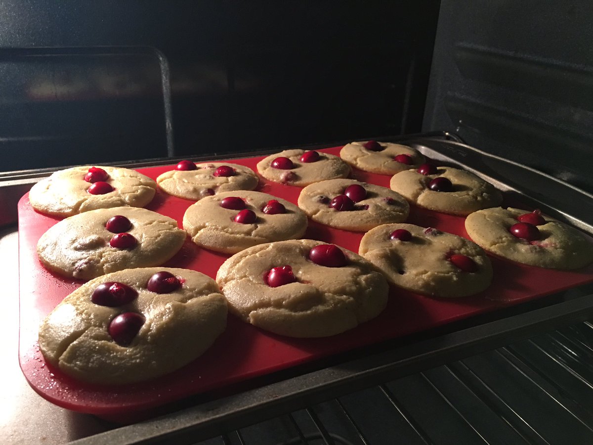 Aposanna's tweet photo. What do (future) nutritionists do at 5am when we can't sleep? Make fresh cranberry muffins, of course! https://t.co/k1SyMLcjKM