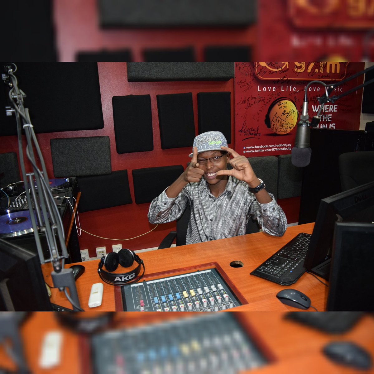 mwalye_joel26's tweet photo. Real time! Firing up Radiocity w/ that weekly dose of #FLIGHT97 - strap up, we are going in for the second hour! Strictly East African 🎶🛫🔥 https://t.co/A61qgQez7T