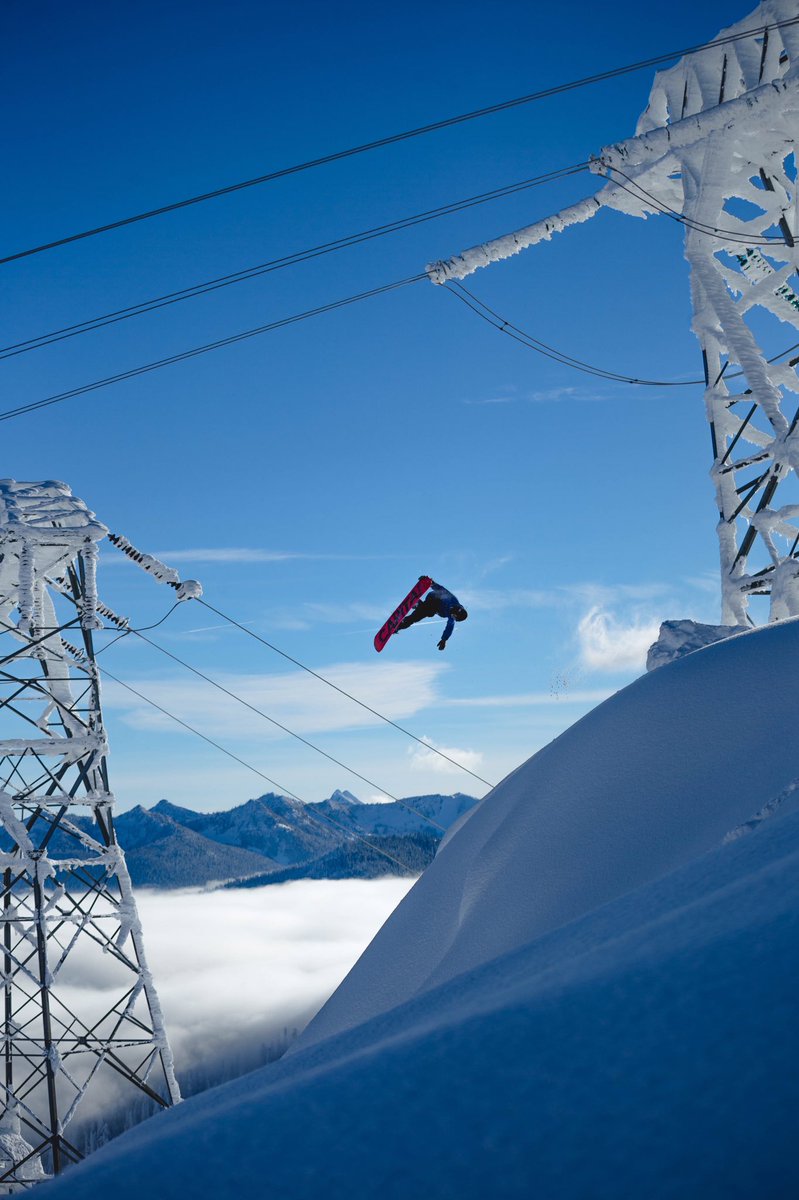 mountianmanmatt's tweet photo. What's shakin? 1/5000 f4 200 I think this is one of my favorite pictures I've ever taken. Happy power lines. #innerbobross #stevenspass https://t.co/LPQgRlBtiR