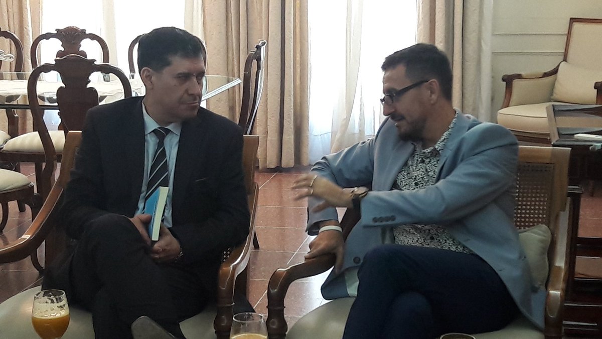 CCrearLR's tweet photo. El gobernador Sergio Casas recibe a @marioriorda luego de la presentación de su libro "Cambiando. El eterno comienzo de la Argentina". https://t.co/7AkM3BKzbX