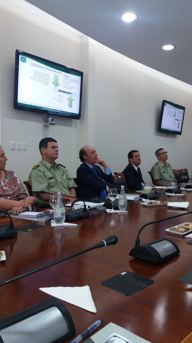 Car_escobar's tweet photo. Reunión de trabajo General Inspector de Carabineros Gral. Lagos y los Jefes de las Zona Metropolitana https://t.co/VceKqgahiP