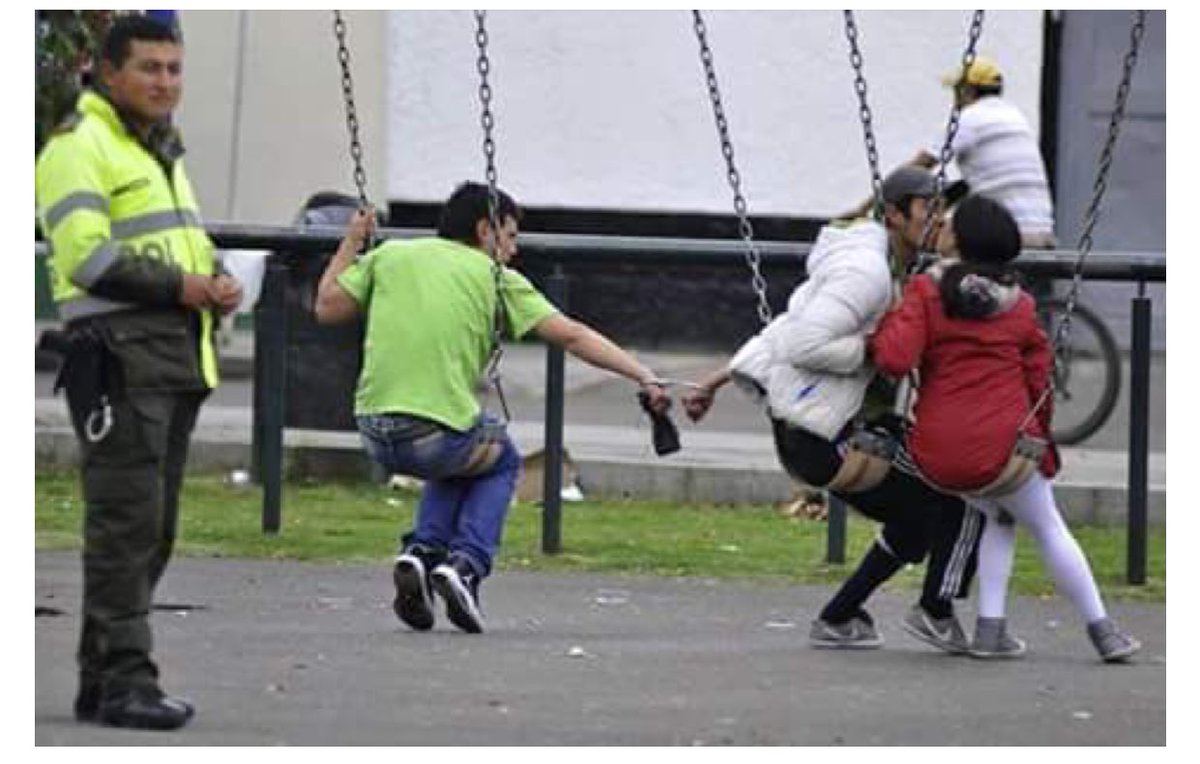 cejaspobladas's tweet photo. Yo, en el amor. Soy el de la bicicleta https://t.co/ogVn2B7huW