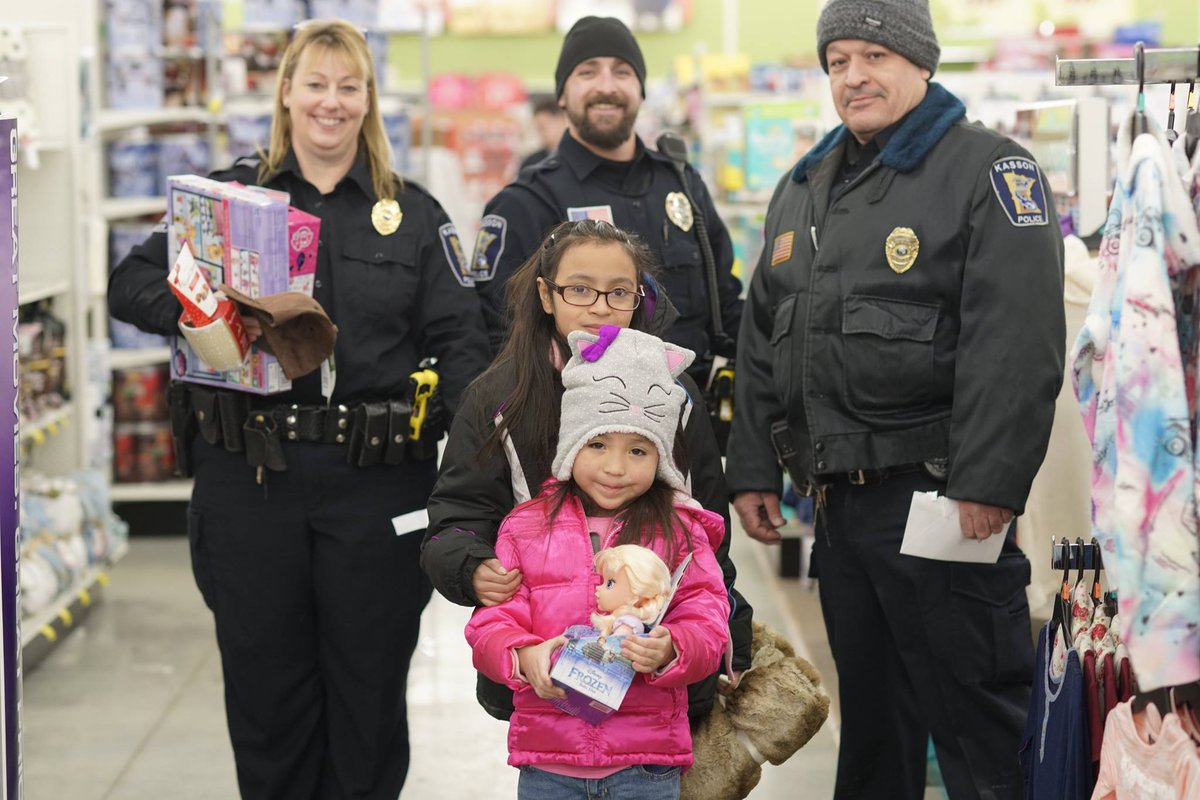 Officer_Jesse's tweet photo. What a great evening with the kids during @Kassonpolice “Shop with a Cop”event. https://t.co/yQ1YTp0OCv