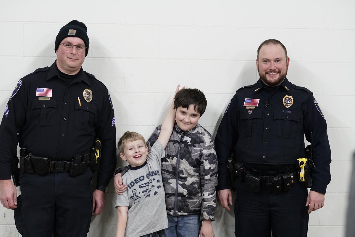 Officer_Jesse's tweet photo. What a great evening with the kids during @Kassonpolice “Shop with a Cop”event. https://t.co/yQ1YTp0OCv