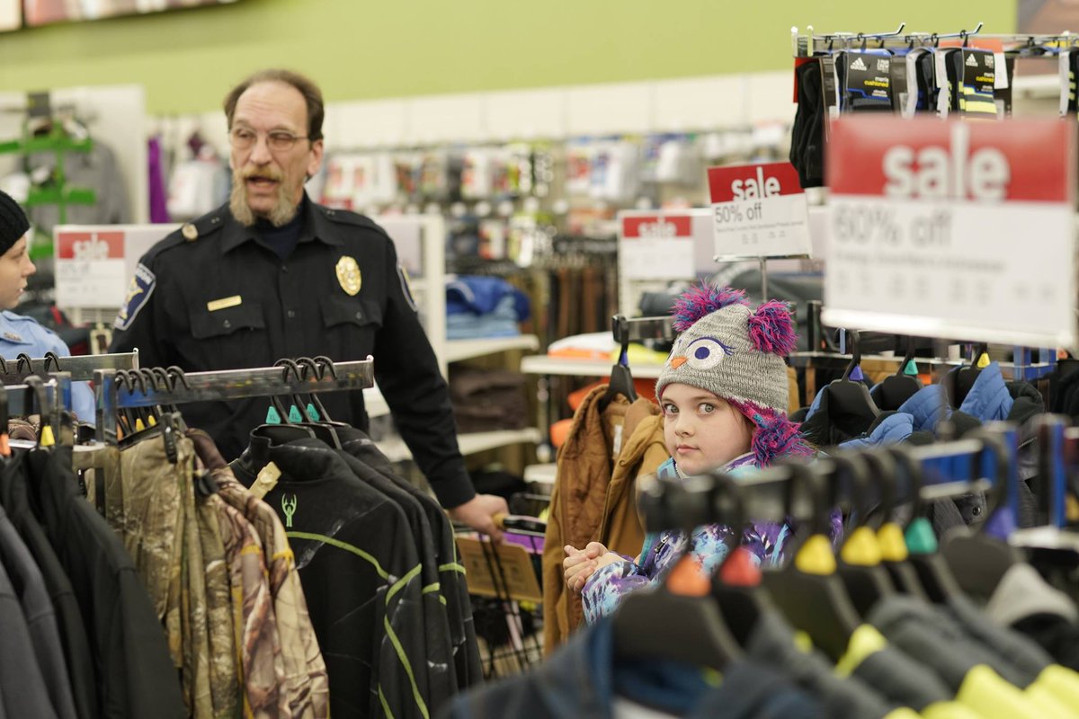 Officer_Jesse's tweet photo. What a great evening with the kids during @Kassonpolice “Shop with a Cop”event. https://t.co/yQ1YTp0OCv