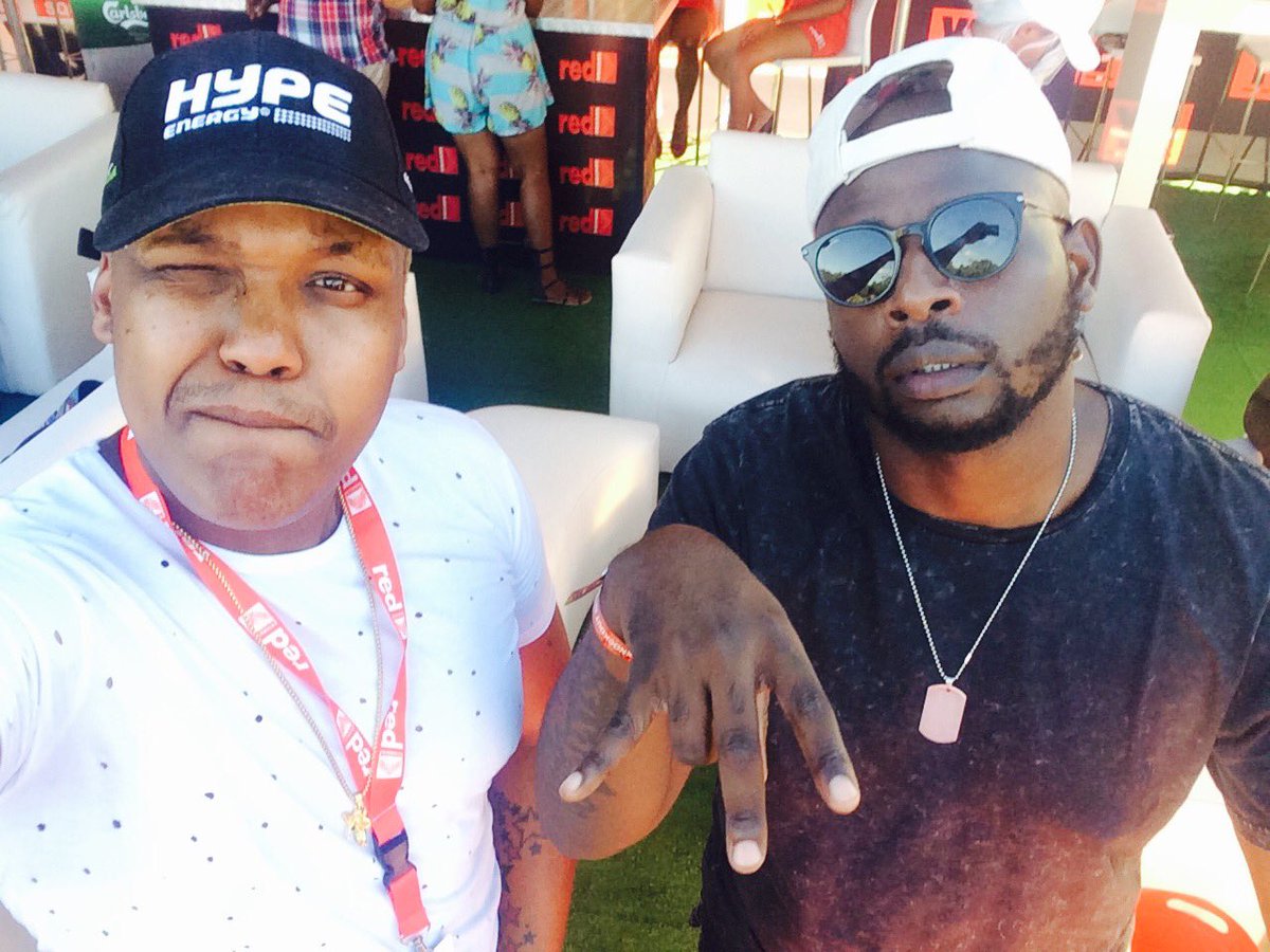 entrro's tweet photo. Here!!! @RedSquareDrinks #Djknockoutchallenge!! ⚡️⚡️ @DjMaphorisa @ayandamvp @vuyomjoli https://t.co/9ue9pTKpB2