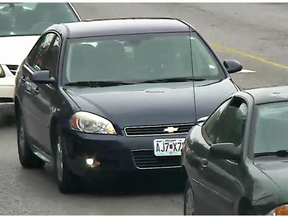 SLMPD's tweet image. Someone recognizes this bank robber. Tell @STLRCS @ 866-371-TIPS anonymously &amp;amp; you could be eligible for a reward. ow.ly/3yNr307cazY