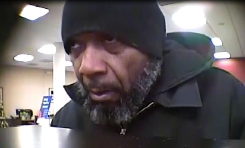 SLMPD's tweet image. Someone recognizes this bank robber. Tell @STLRCS @ 866-371-TIPS anonymously &amp;amp; you could be eligible for a reward. ow.ly/3yNr307cazY
