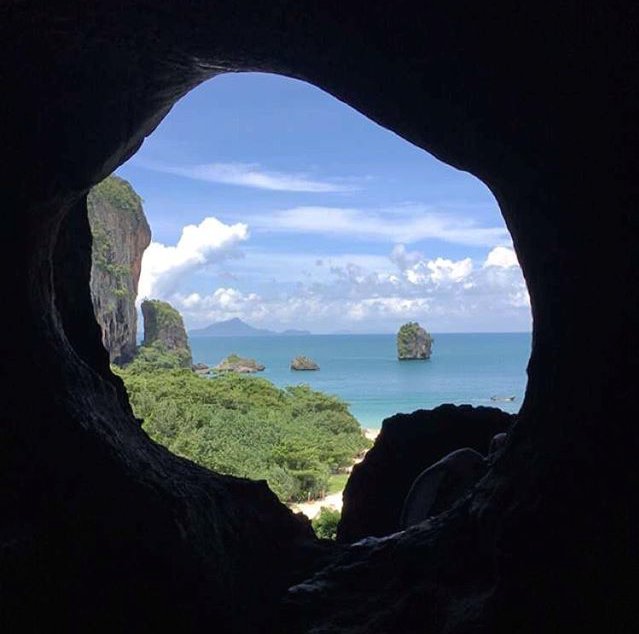 GC_Adventure's tweet image. "who lives sees, but who travels sees more." | Railay Beach, Krabi, Thailand | Photo by: @rhine.m