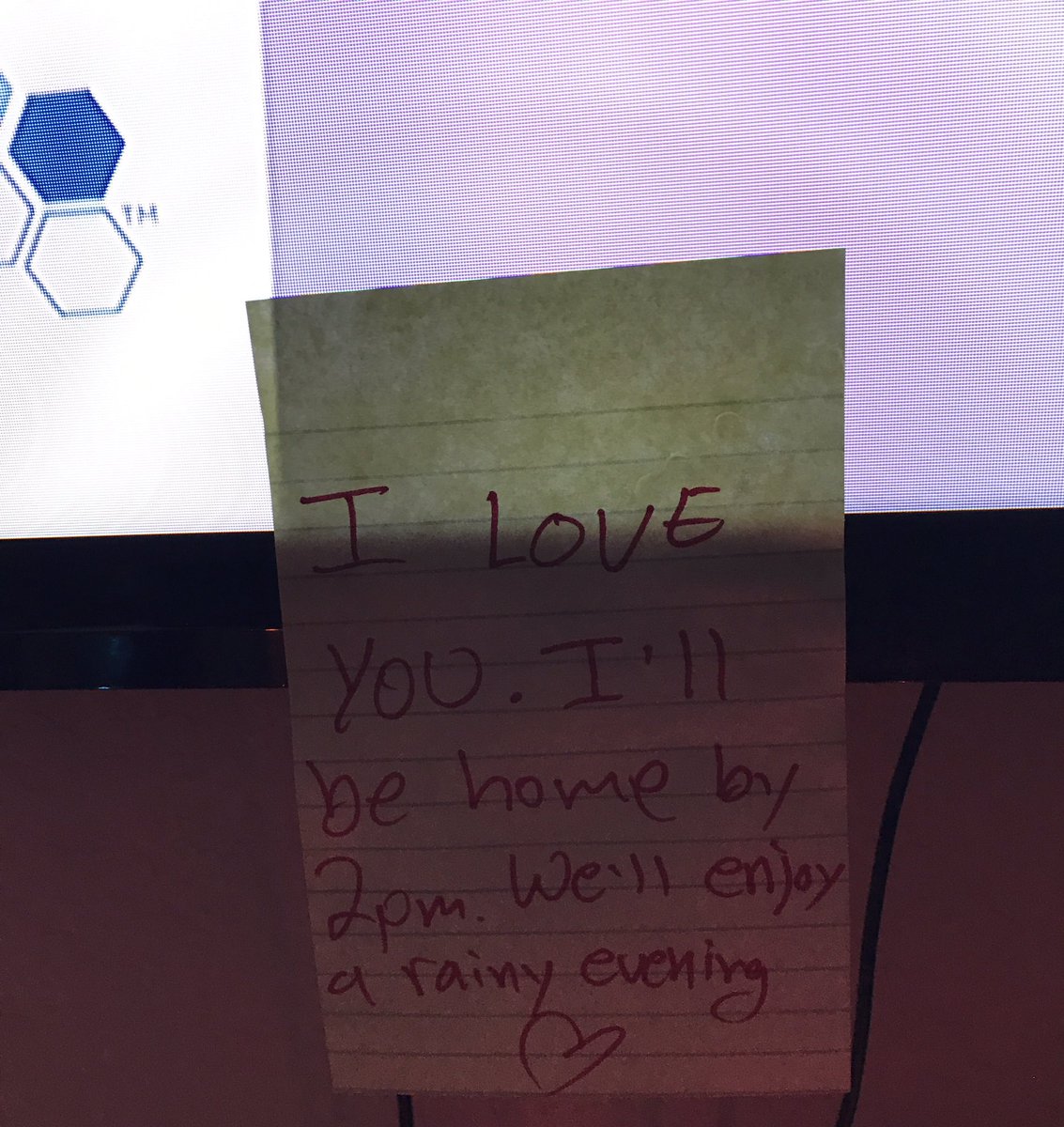 Cali_10ley's tweet photo. #LARain and waking up finding love notes 💙 https://t.co/5dma1G35NV