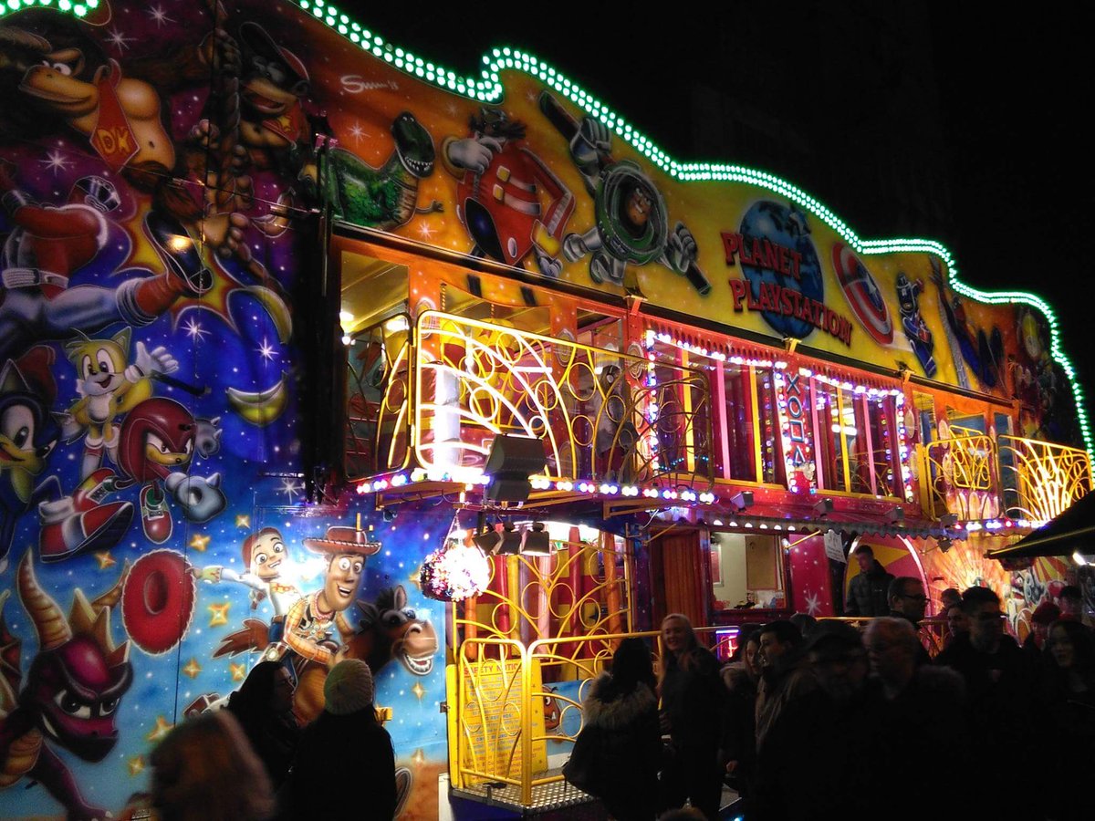 Funfairthemepa1's tweet photo. Sheffield xmas lights switch on https://t.co/wja7Nysfc8