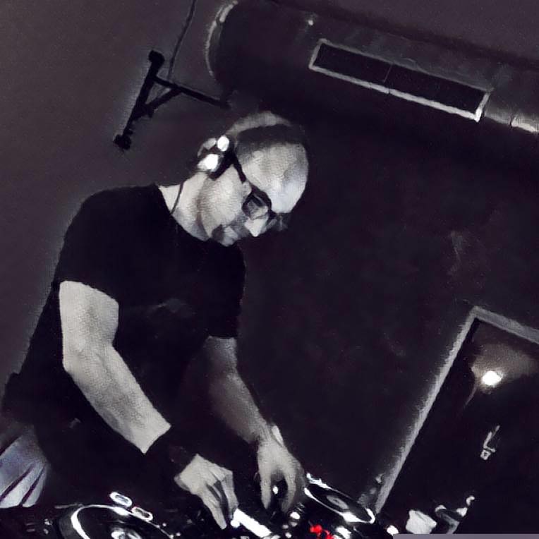 DutchCoreFM's tweet image. Sunday 4 HOURS OF MADNESS on DutchCore.FM! NWO/Corenography - DJ Xe/X-Teknokore
Boom up your sunday! 
15:00 -19:00 (Dutch times)