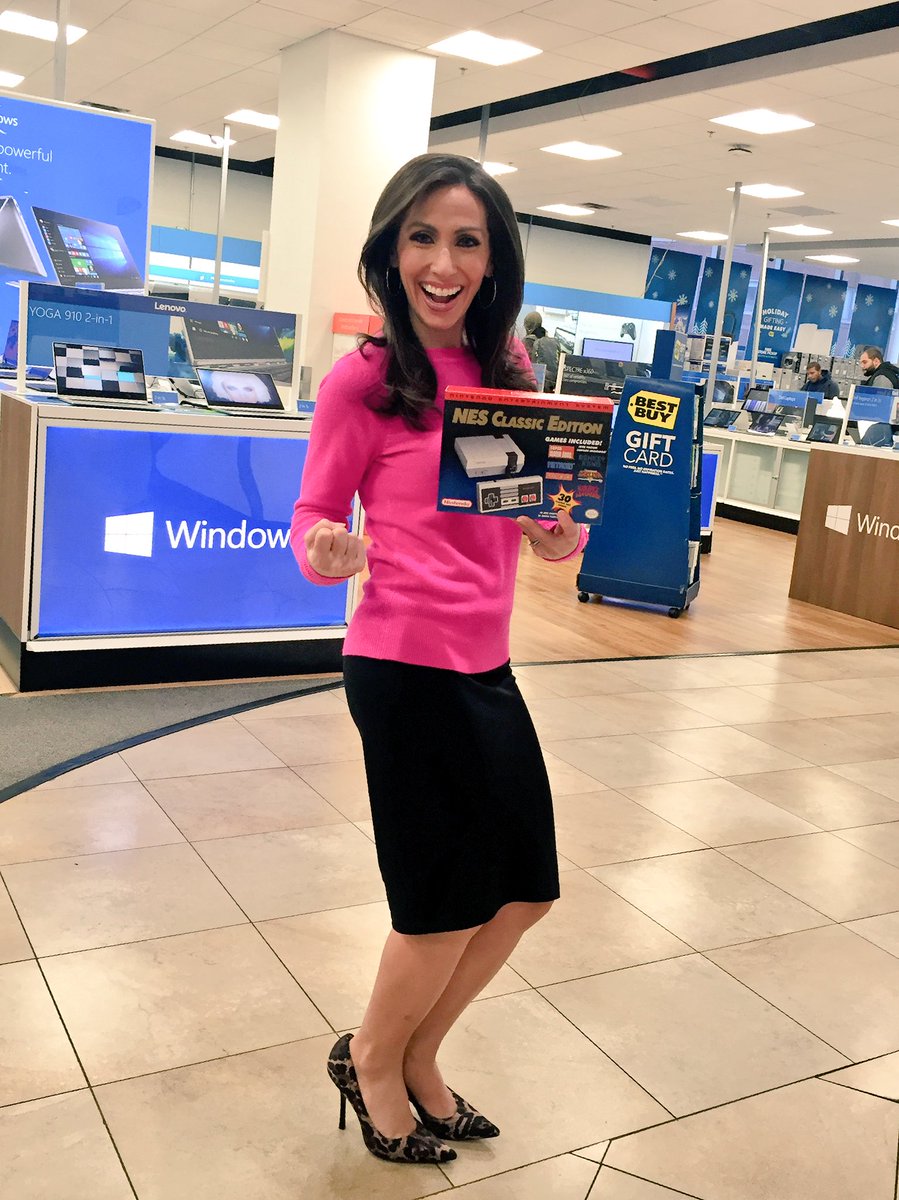 Lauren Simonetti on X: Who's getting the Nintendo NES Classic Edition!  #retro @BestBuy t.co2NRlPOqU0B  X