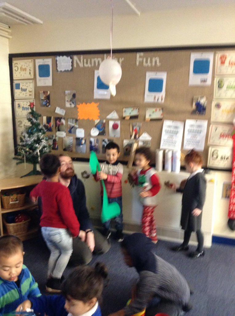 TeamFoundation_'s tweet image. He's done it again, silly elf! @KensingPrimary #elfproblems #problemsolving #havingourownideas