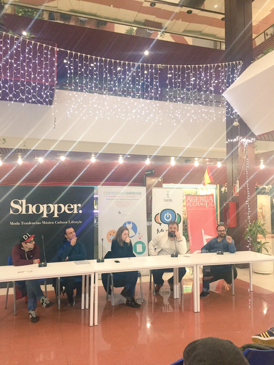 diegogarnes's tweet image. Charlando sobre música electrónica en #Murcia en #CentrofamaEmprende.