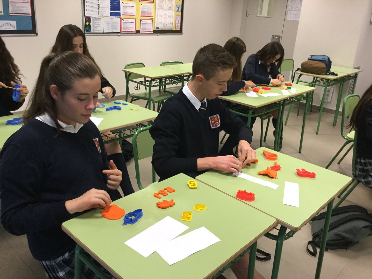 CaxtonPEdept's tweet photo. Learning methods of guidance through play doh, an idea thanks to @87History #pensaway #creativelearners https://t.co/F3ZLrrvPj2