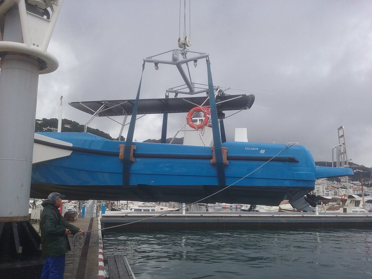 QuerBarcelona's tweet photo. Ready to test another #quer40
#40knots #Professional #boats @VolvoPentaEsp #D4 #ultralight https://t.co/ydVUJEffcx