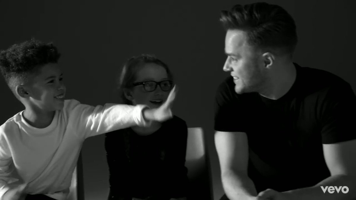 sugg_murs's tweet photo. I CAN'T GET OVER THIS IT'S TOO BEAUTIFUL #YearsAndYearsVideo https://t.co/PJDy1QeBSD